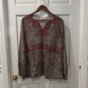 Savanna Jane Embroidered Cheetah Print Notch Neck Top Size Large Boho Flowy
